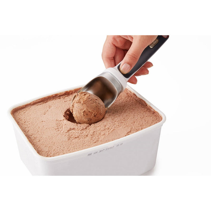 Zyliss Right Scoop Ice Cream Scoop 19.5cm - White & Charcoal